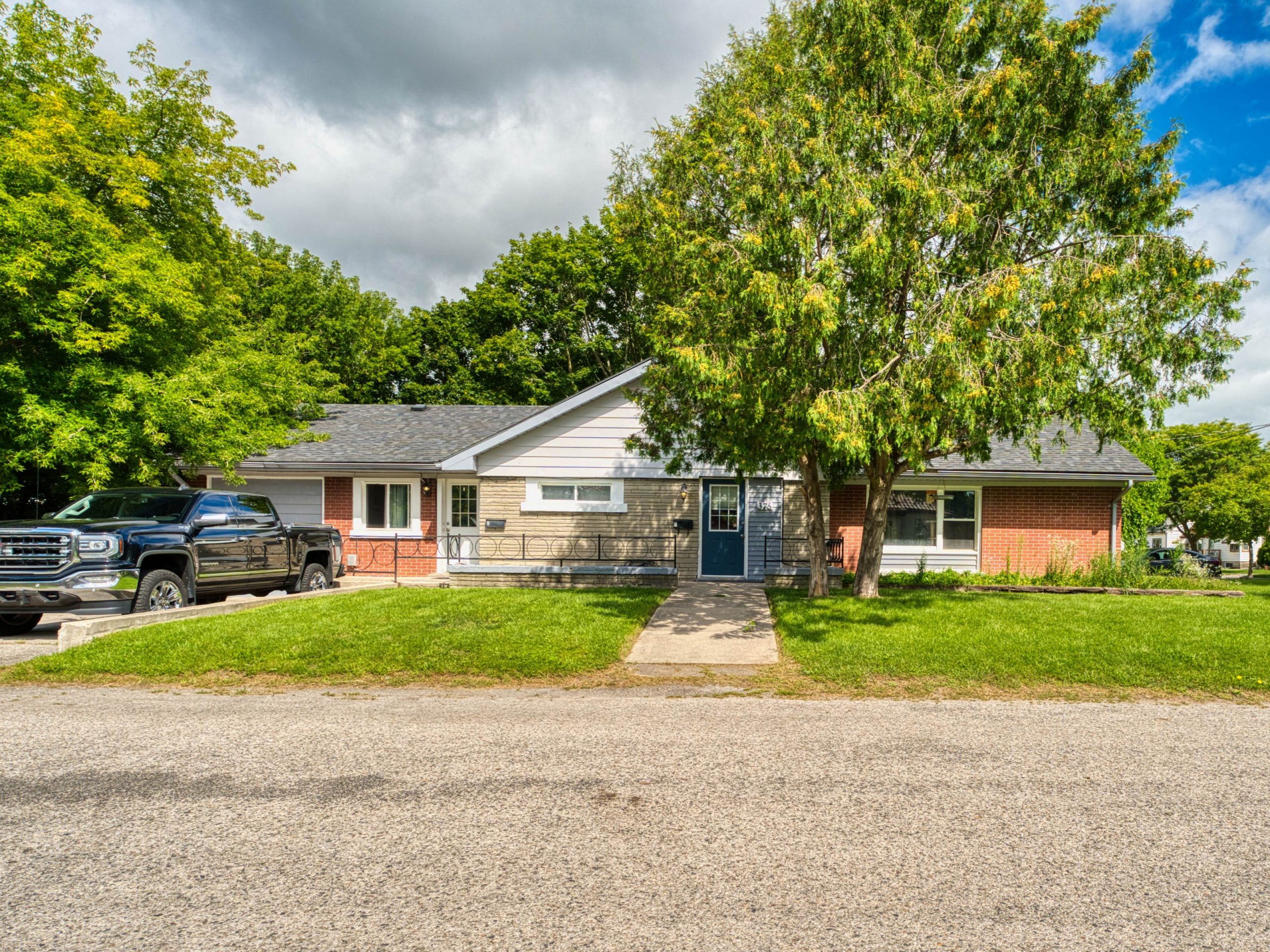 001-375-Avondale-Road