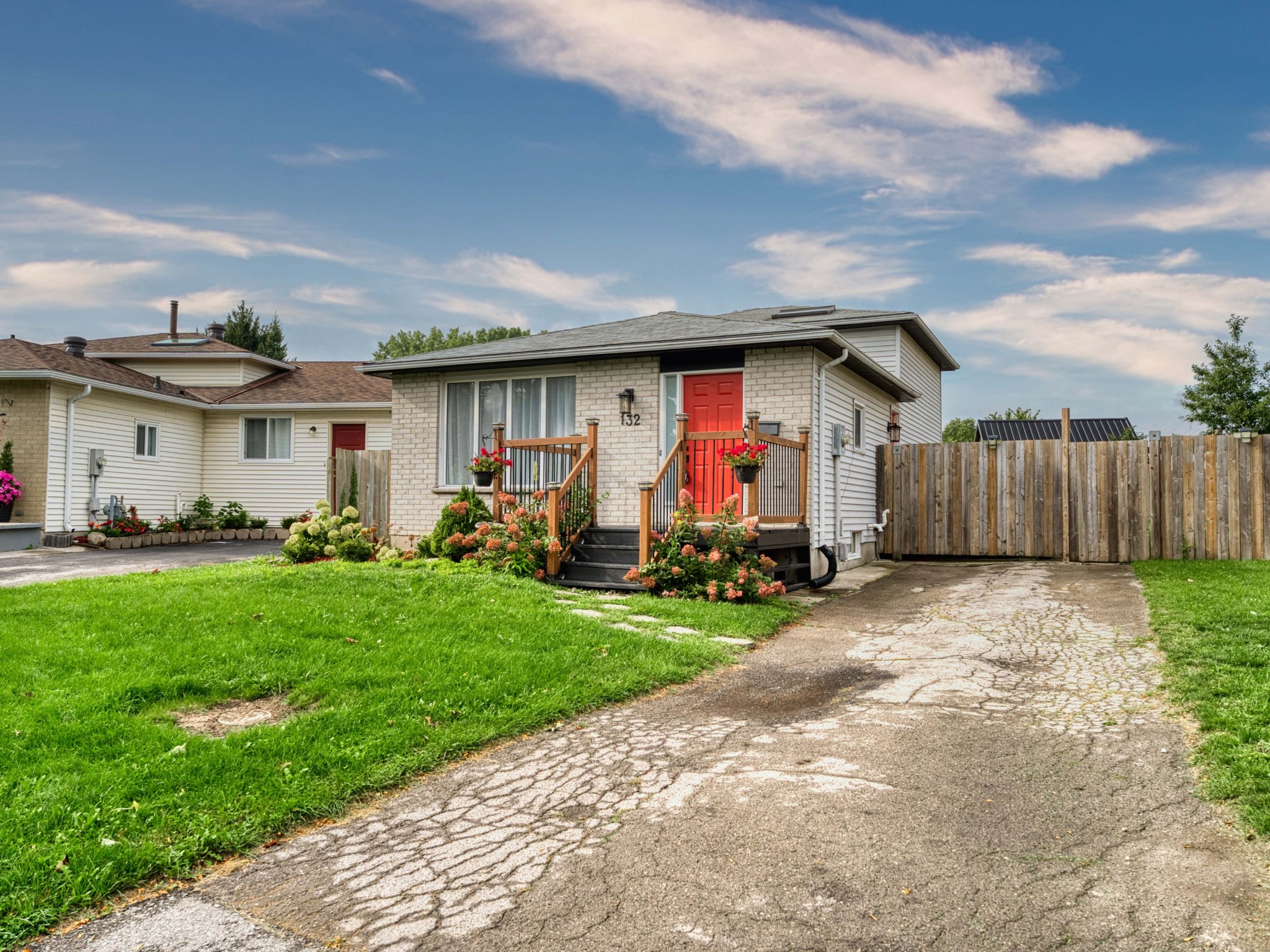 002-132-Sunridge-Crescent