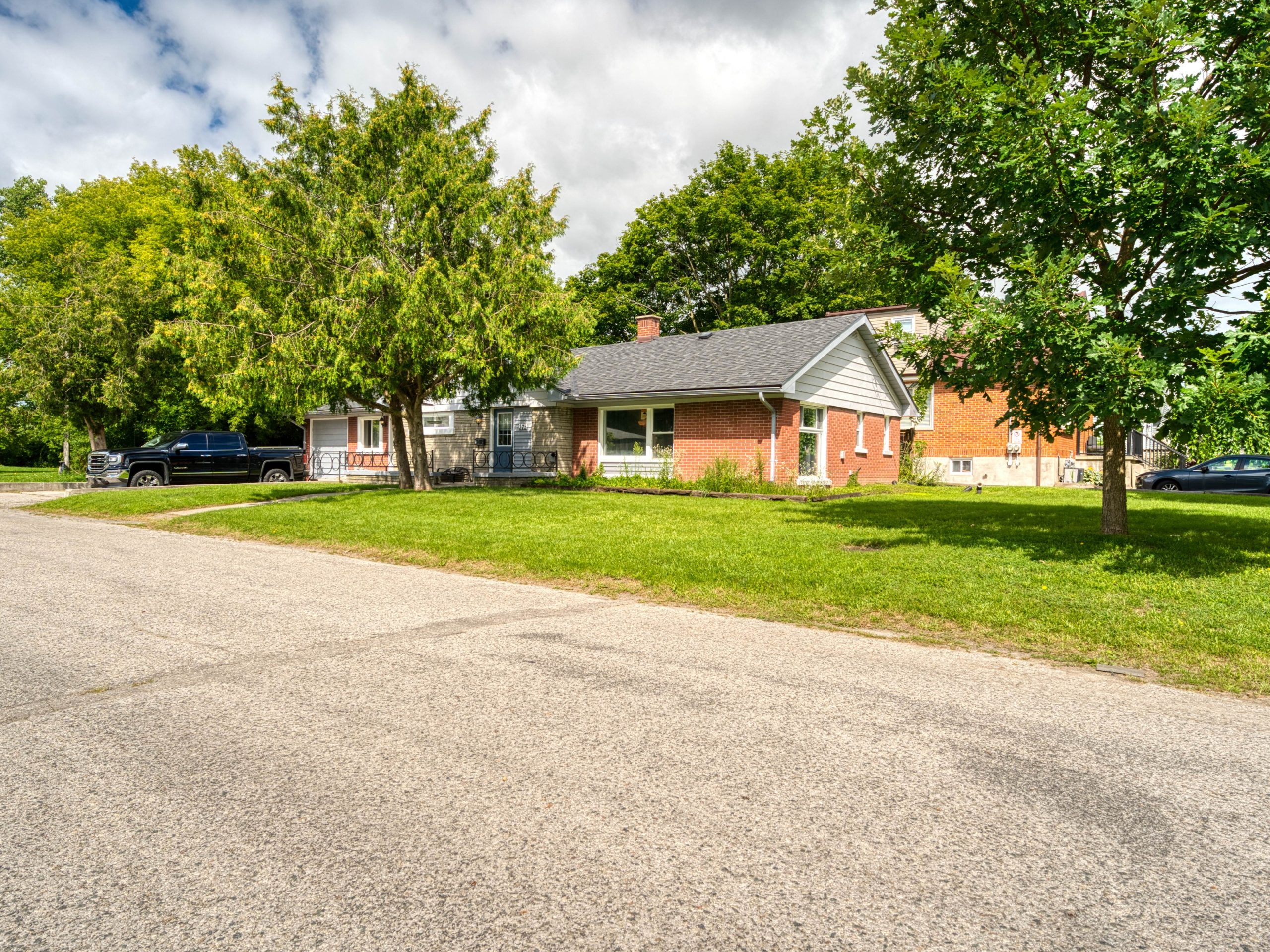 002-375-Avondale-Road