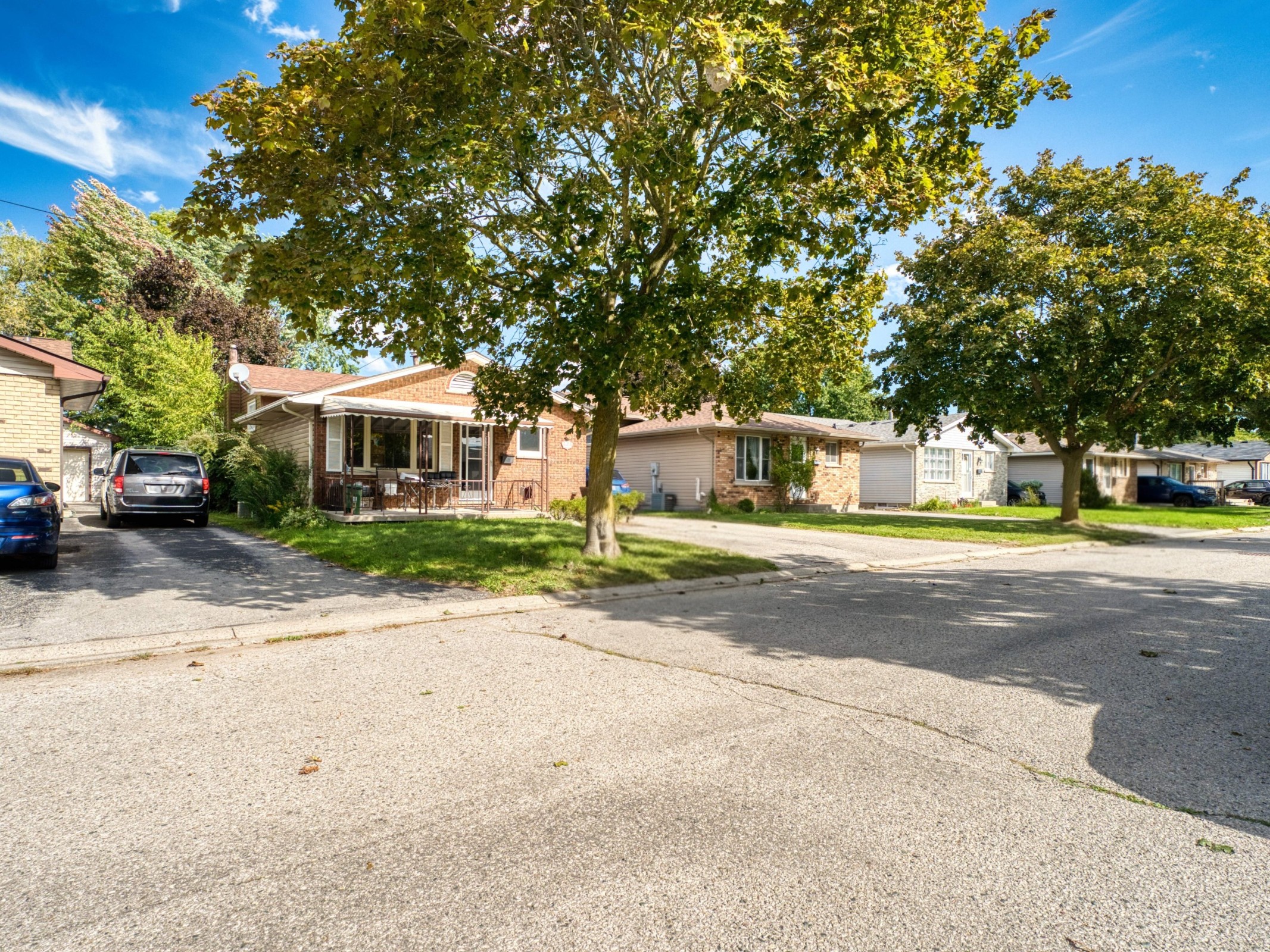 003-83-Rosamond-Crescent