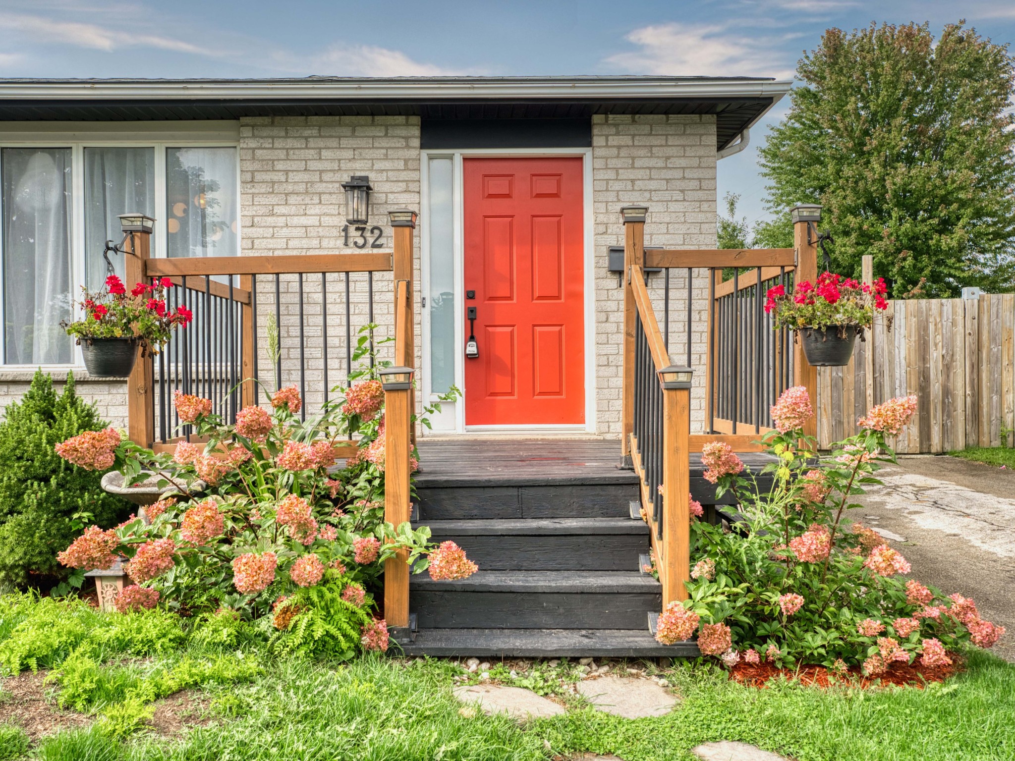 004-132-Sunridge-Crescent
