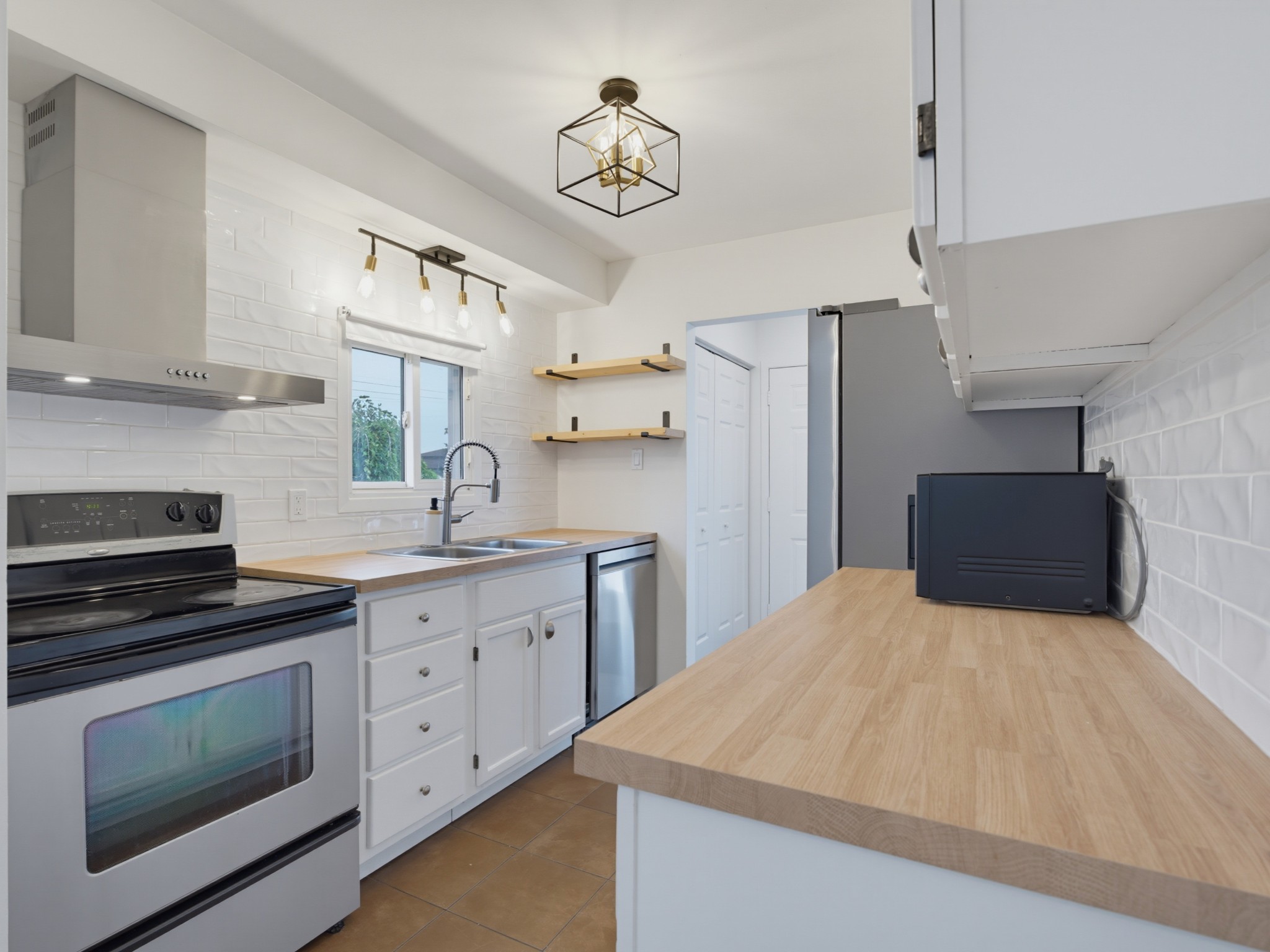 011-132-Sunridge-Crescent