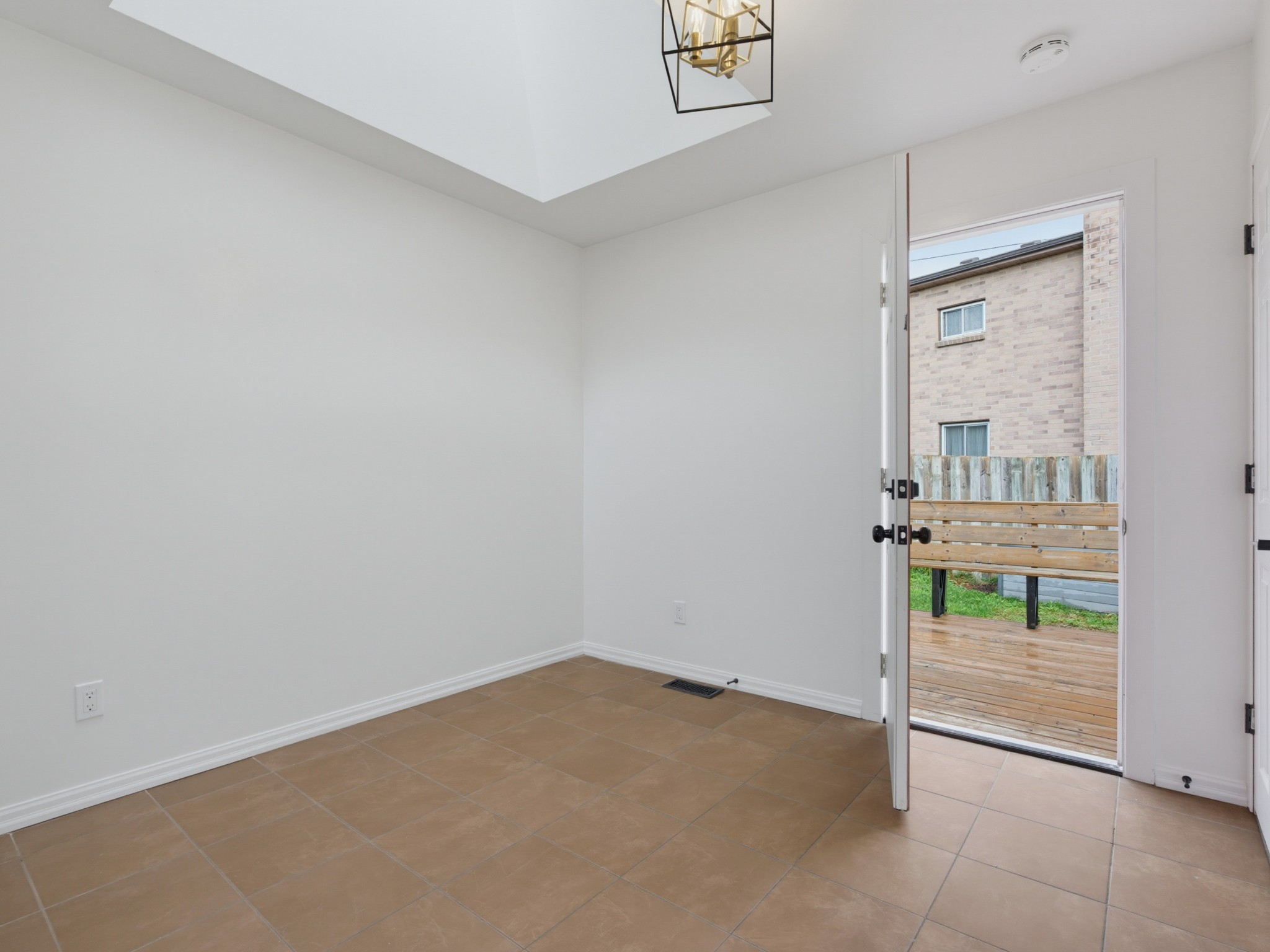 016-132-Sunridge-Crescent