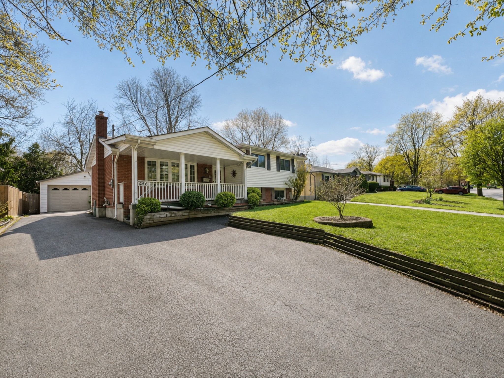 01-456-Belvedere-Avenue